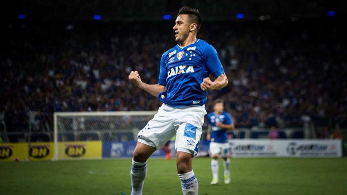 Robinho volta aos treinos sete semanas após cirurgia no joelho