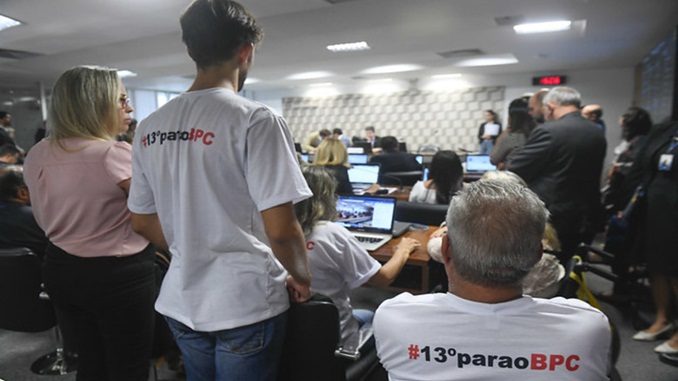 Votação de 13º salário para o Bolsa Família fica para março