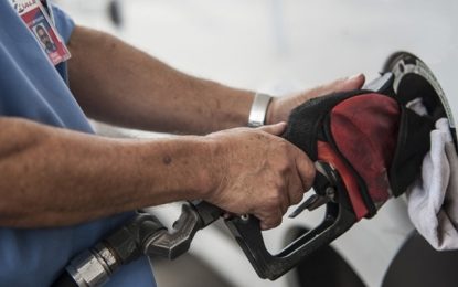 Gasolina e diesel ficaram mais baratos a partir deste sábado (29)