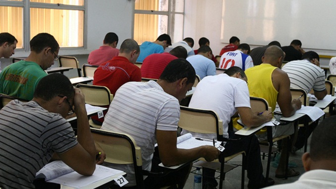 Cerca de 185 concursos públicos estão com inscrições abertas em todo país