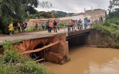 Chuva atinge casas e deixa 30 desabrigados em Perdões