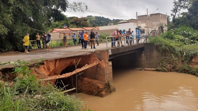 Chuva atinge casas e deixa 30 desabrigados em Perdões