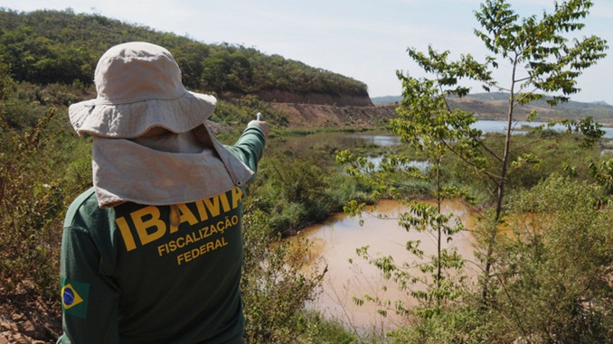 Navio a serviço da Vale encalhado na costa do Maranhão tem 4 mil toneladas de óleo, alerta Ibama