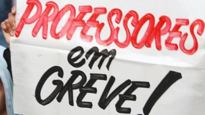 Trabalhadores da educação da rede estadual decidem por greve