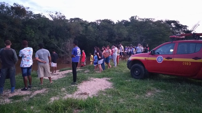 BOMBEIROS PROCURAM POR CORPO DE PESCADOR