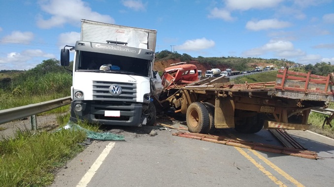 Mais um acidente envolvendo três veículos é registrado na BR-265