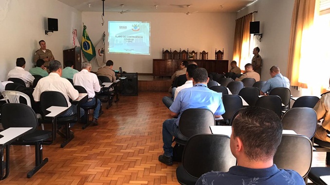 Comandante do 31º Batalhão se reune com representantes de empresas para tratarem sobre o COVID-19