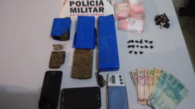 Polícia Militar monitora residência de traficantes e desmantela comércio de drogas, em Congonhas