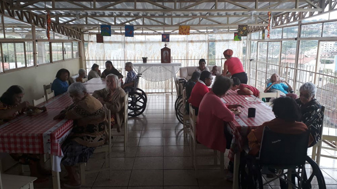 Lar das Velhinhas suspende visitas, mas mantém recebimento de doações