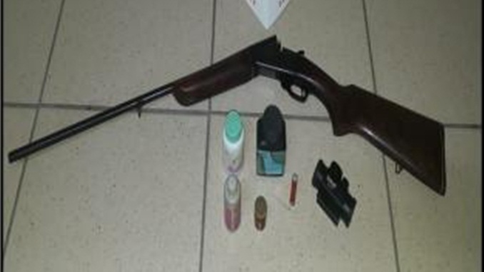 Homem é preso por Porte Ilegal de Arma de Fogo, em Ressaquinha