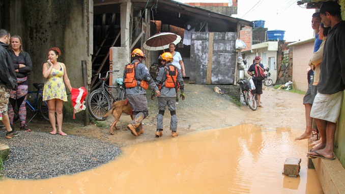 Deslizamentos na Baixada Santista já deixam 42 mortos