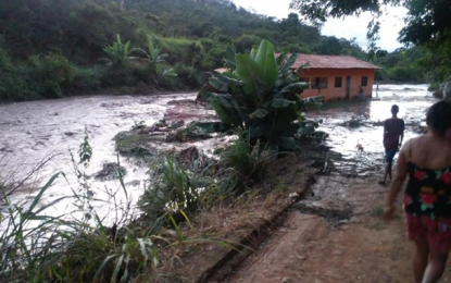 Barragem em Novo Cruzeiro se rompe na noite dessa segunda