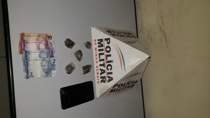 Adolescente é apreendido em flagrante por tráfico de drogas, em Barbacena