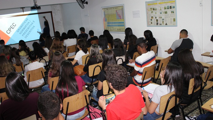 Pré-vestibular da Paróquia da Piedade atende a mais de 80 pessoas