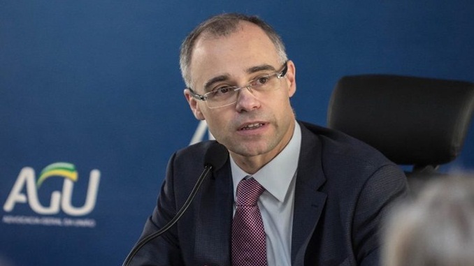Com saída de Moro, Bolsonaro nomeia André Mendonça para o comando do Ministério da Justiça