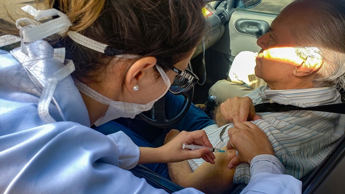 Ministério da Saúde vacina 90,66% dos idosos e supera meta