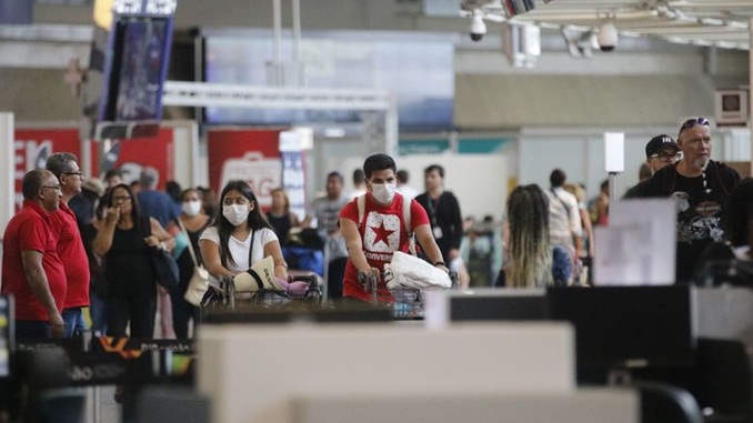 Brasil reduz expansão da Covid-19 de 3,5 para 1,4, mas taxa de transmissão da doença ainda preocupa