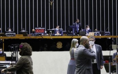 Deputados aprovam MP que permite redução de jornada e de salário durante pandemia; texto segue para o Senado