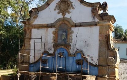 “Chafariz de Tiradentes passa por processo de conservação preventiva”