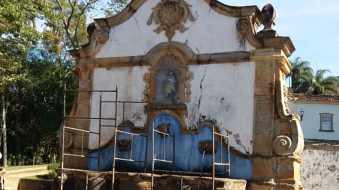 “Chafariz de Tiradentes passa por processo de conservação preventiva”