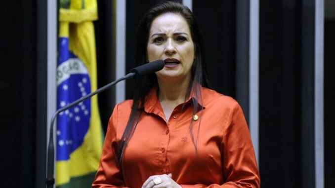 Projeto de lei aumenta impostos sobre cigarro para combater covid-19