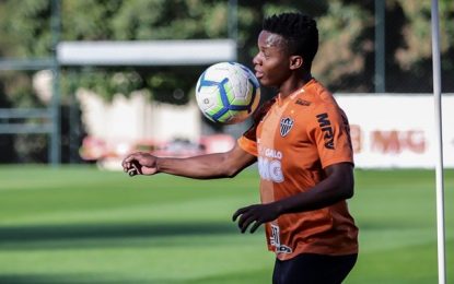 Meia Cazares é multado após promover festa em quarentena