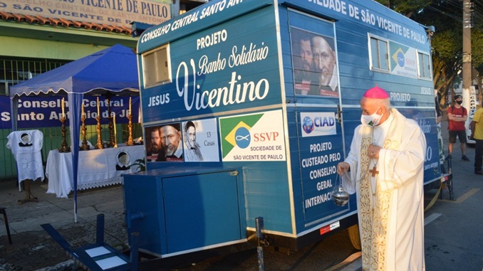 Juiz de Fora inaugura trailer solidário para moradores de rua