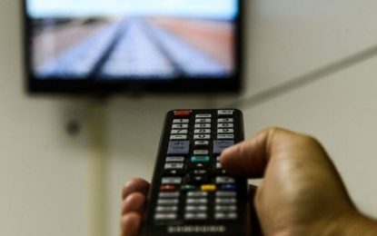 Decreto assinado por Bolsonaro flexibiliza exigências para concessões de rádio e TV