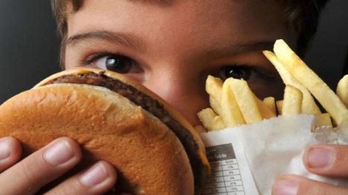 Família é importante aliada no combate à obesidade infantil, segundo especialistas em Saúde