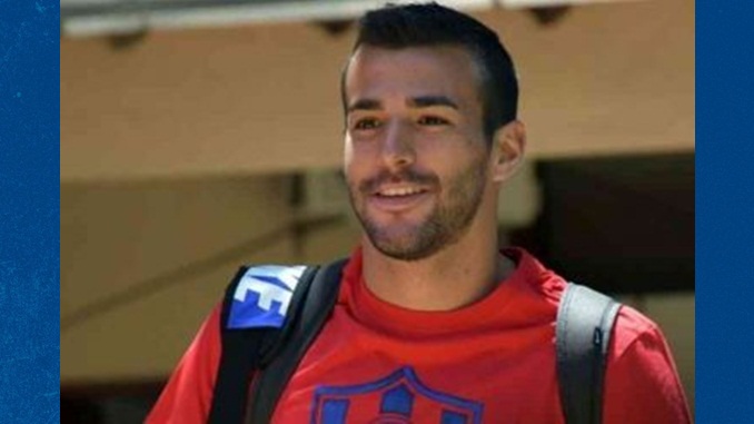 Lateral Cáceres espera por permissão para entrar no Brasil e se apresentar no Cruzeiro