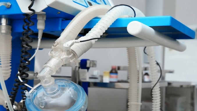 Indústrias brasileiras modificam linhas de produção para fabricar respiradores