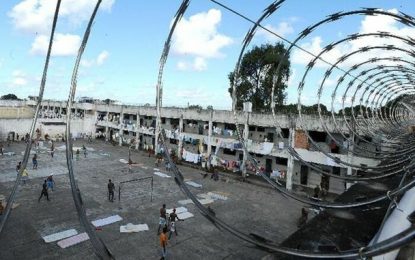 Presídios entram na lista de vetos de Bolsonaro à lei que obriga uso de máscaras