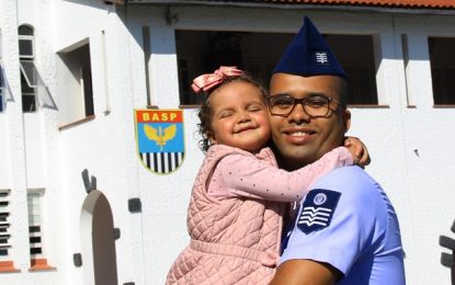 Sargento da FAB doa parte de órgão para a filha