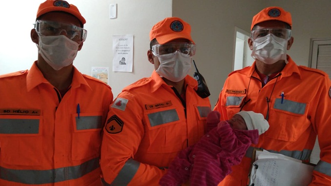 Mulher dá à luz enquanto tomava banho, em Salinas