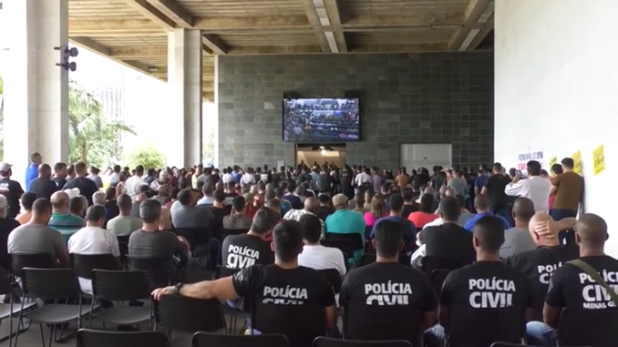 Servidores da segurança pública protestam e pedem igualdade na nova Previdência
