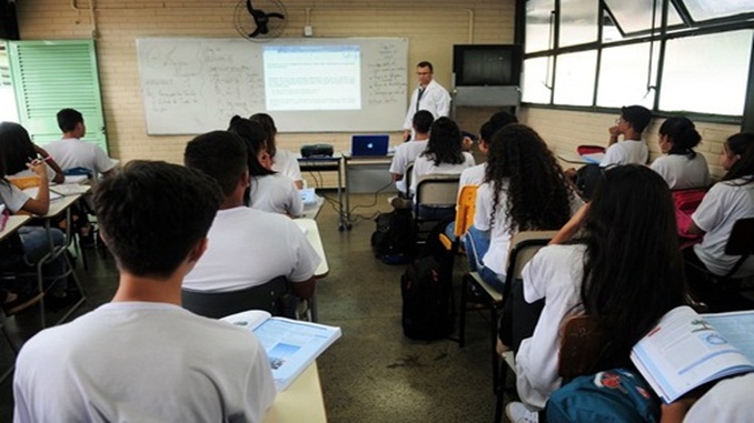 Pandemia pode aumentar evasão escolar, dizem especialistas
