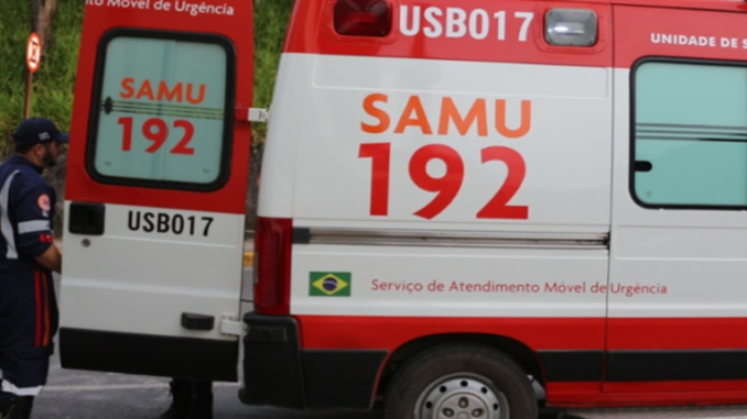 Ônibus tomba e mulher fica ferida na 040, em Barbacena