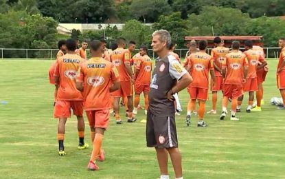 Finalista do Mineiro, o Tombense perde na estreia da Série C