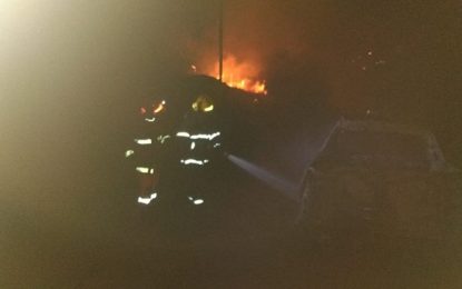 Veículo pega fogo na localidade do Palmital dos Torres, zona rural de Barbacena