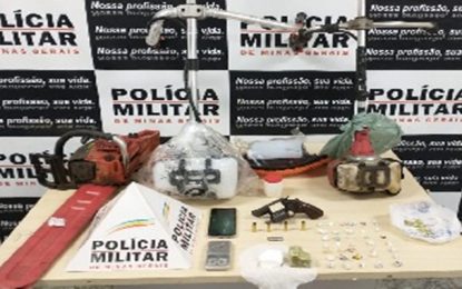 Polícia Militar apreende drogas diversas, material para o tráfico, arma e munições