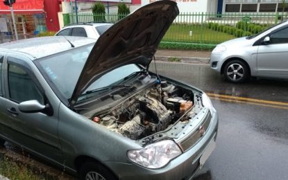 Veículo pega fogo na região central de Barbacena