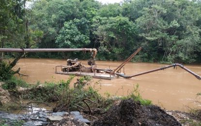 Polícia Militar de Meio Ambiente autua proprietário de sítio, localizado as margens do Rio Elvas