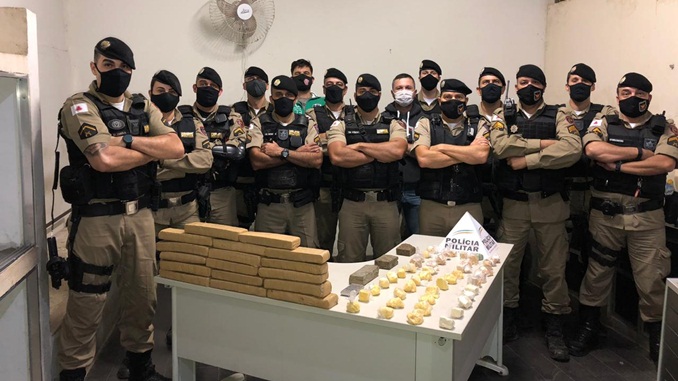 Polícia Militar apreende grande quantidade de drogas no Bairro Tejuco, em São João Del-Rei