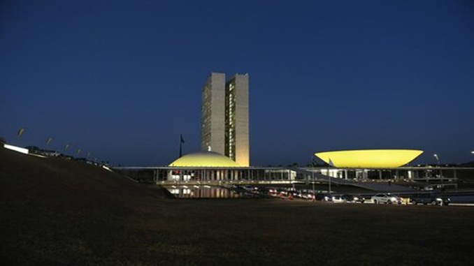 Câmara aprova mais R$10 bilhões para estados e municípios combaterem a Covid-19