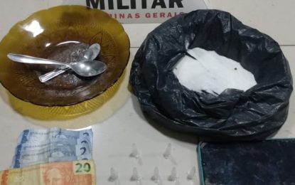 Homem é preso por tráfico de drogas no bairro Margaridas, em Barbacena