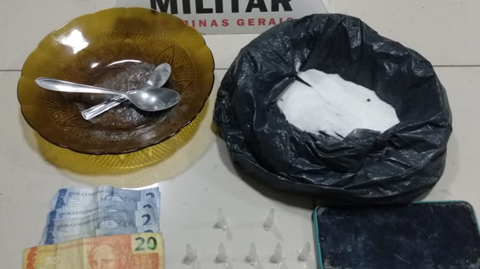 Homem é preso por tráfico de drogas no bairro Margaridas, em Barbacena