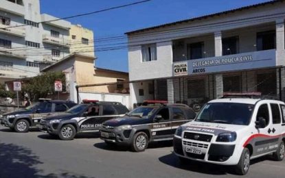 Polícia Civil prende suspeito de compartilhar pornografia infantil nas redes sociais, em Arcos