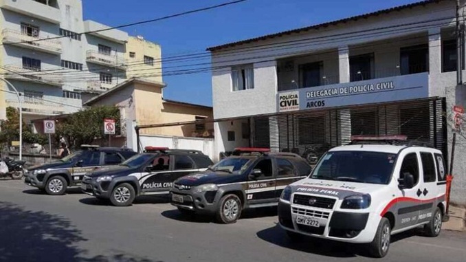 Polícia Civil prende suspeito de compartilhar pornografia infantil nas redes sociais, em Arcos
