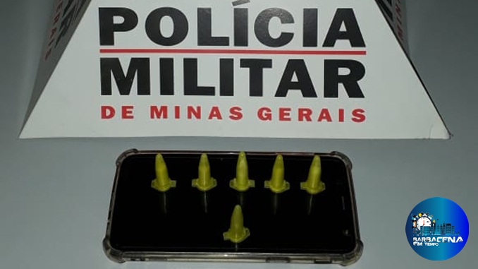 Polícia Militar apreende drogas no Bairro Nove de Março, em Barbacena
