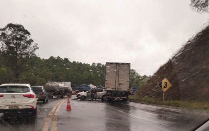 Motorista fica ferido em acidente na BR-265 nas proximidades do Quiosque do Tio Romeu